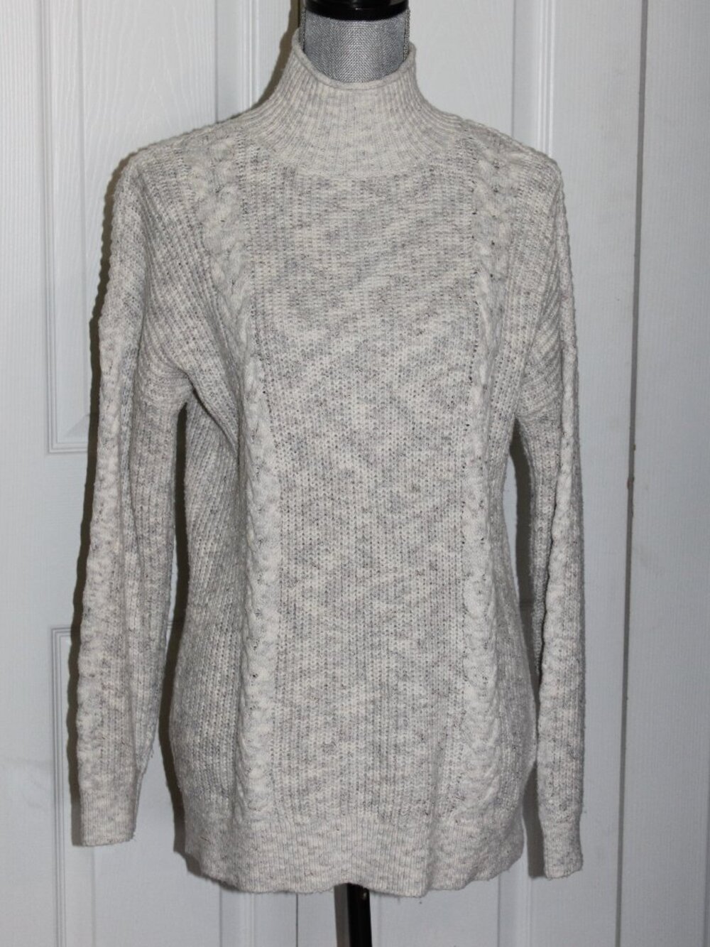 Abercrombie & Fitch Gray Sweater